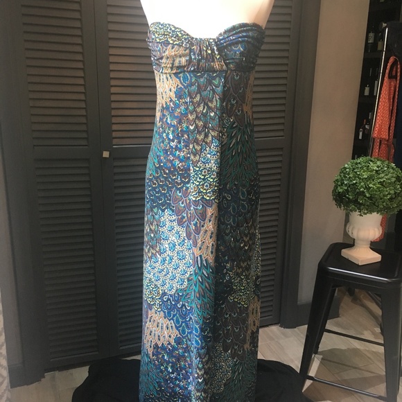 Dresses & Skirts - STRAPLESS PEACOCK MAXI DRESS
